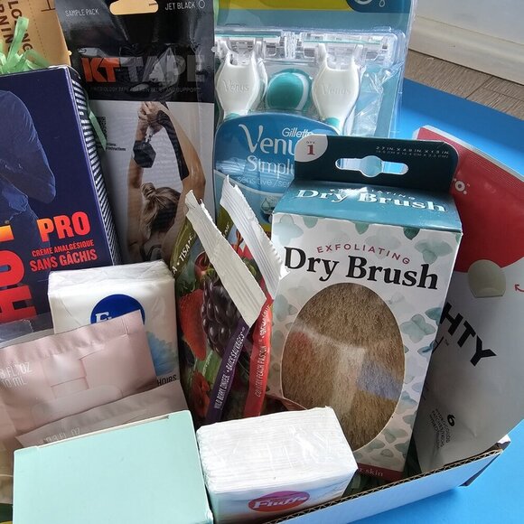 🌿 The Ultimate Spa & Self-Care Retreat Gift Box 🌿 Worth $200 - Picture 4 of 16